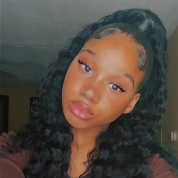 Meet your Posher, Dominique - Picture 1 of 1